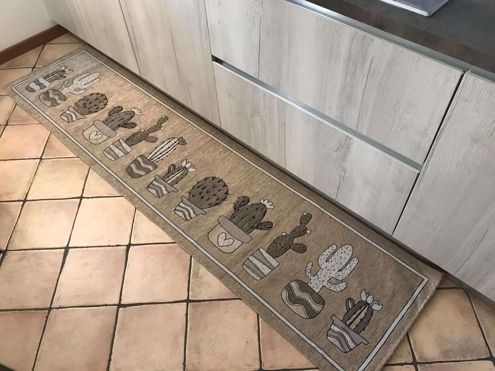 Immagine principale di Tappeto Cucina Cactus Cammello Antiscivolo e Lavabile in Lavatrice | Pietro Zanetti Home